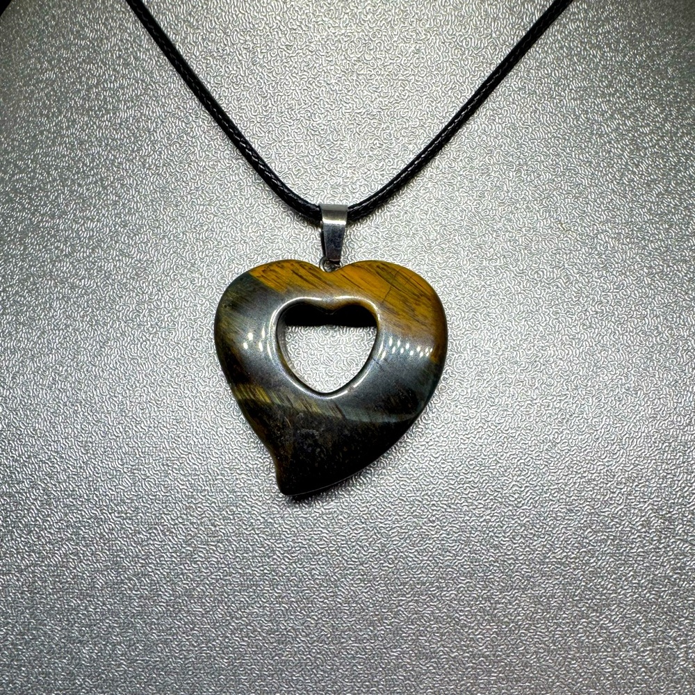 Heart-Shaped Tiger's Eye Pendant Necklace New